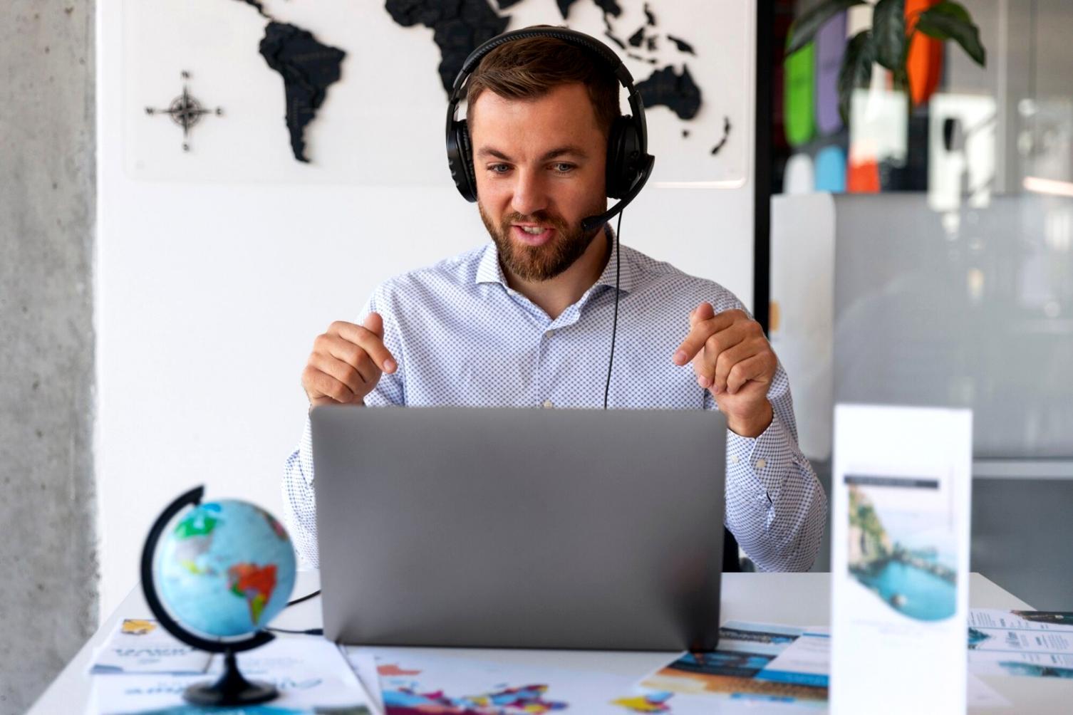 Environnement de formation moderne avec équipements financiers professionnels